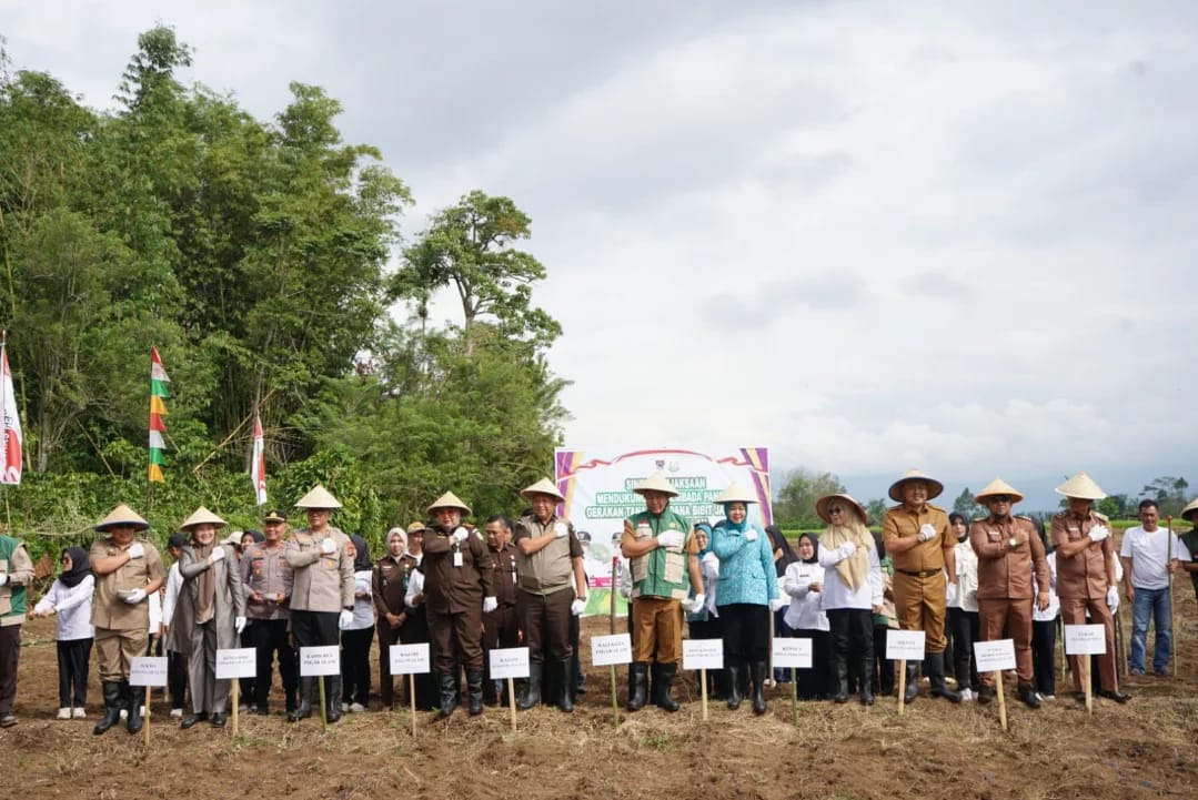Gerakan Tanam Perdana Bibit Jagung Bersama Kepala Kejaksaan Tinggi Sumatera Selatan
